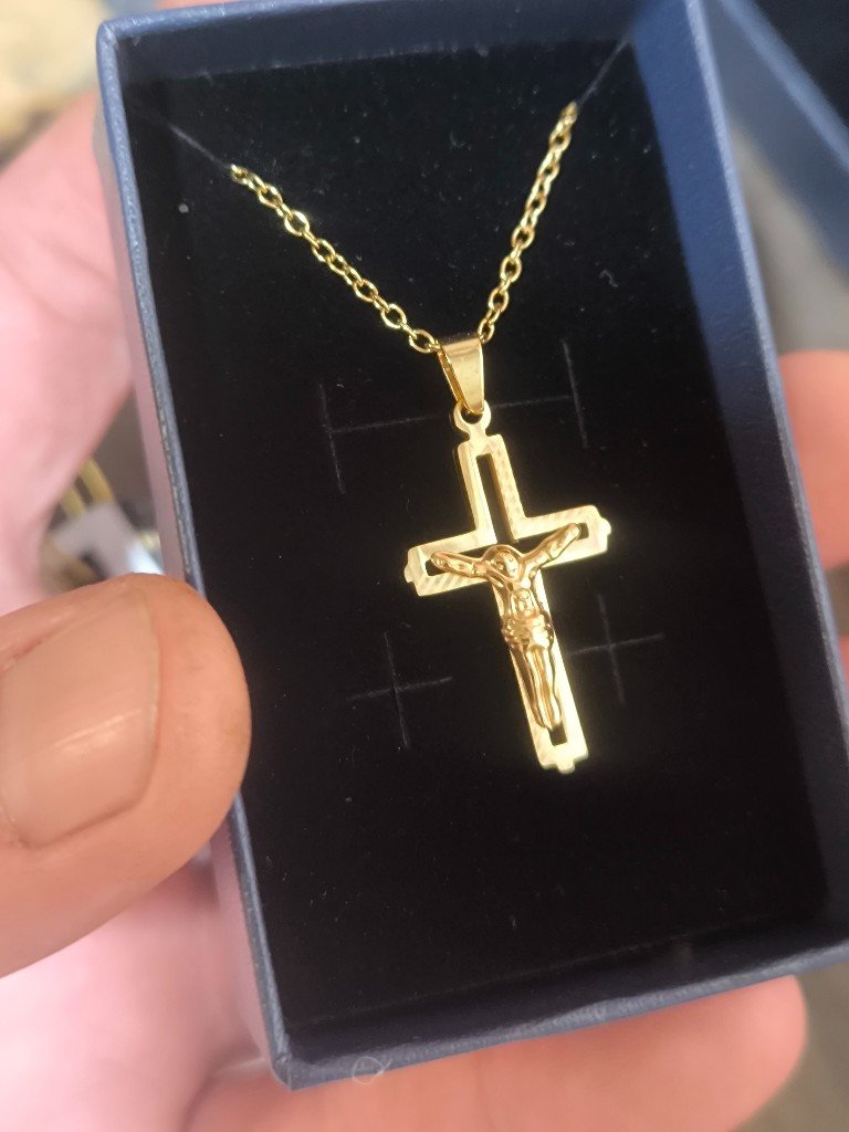 Pendentif Crucifix en acier inoxydable doré