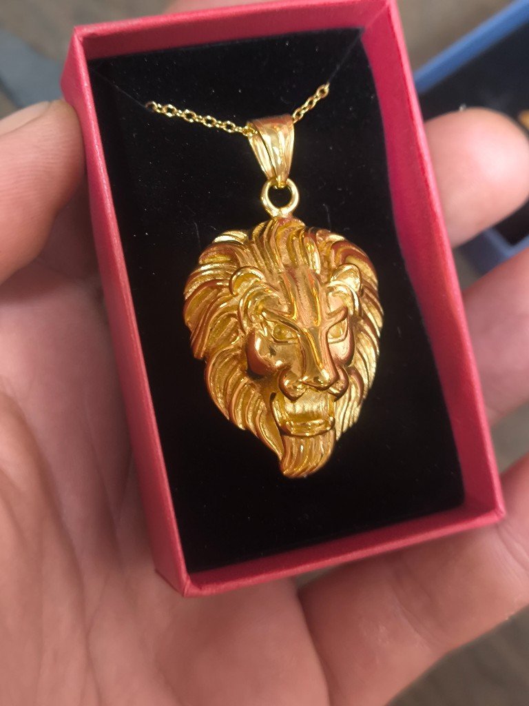 Pendentif Tête de Lion en acier inoxydable doré