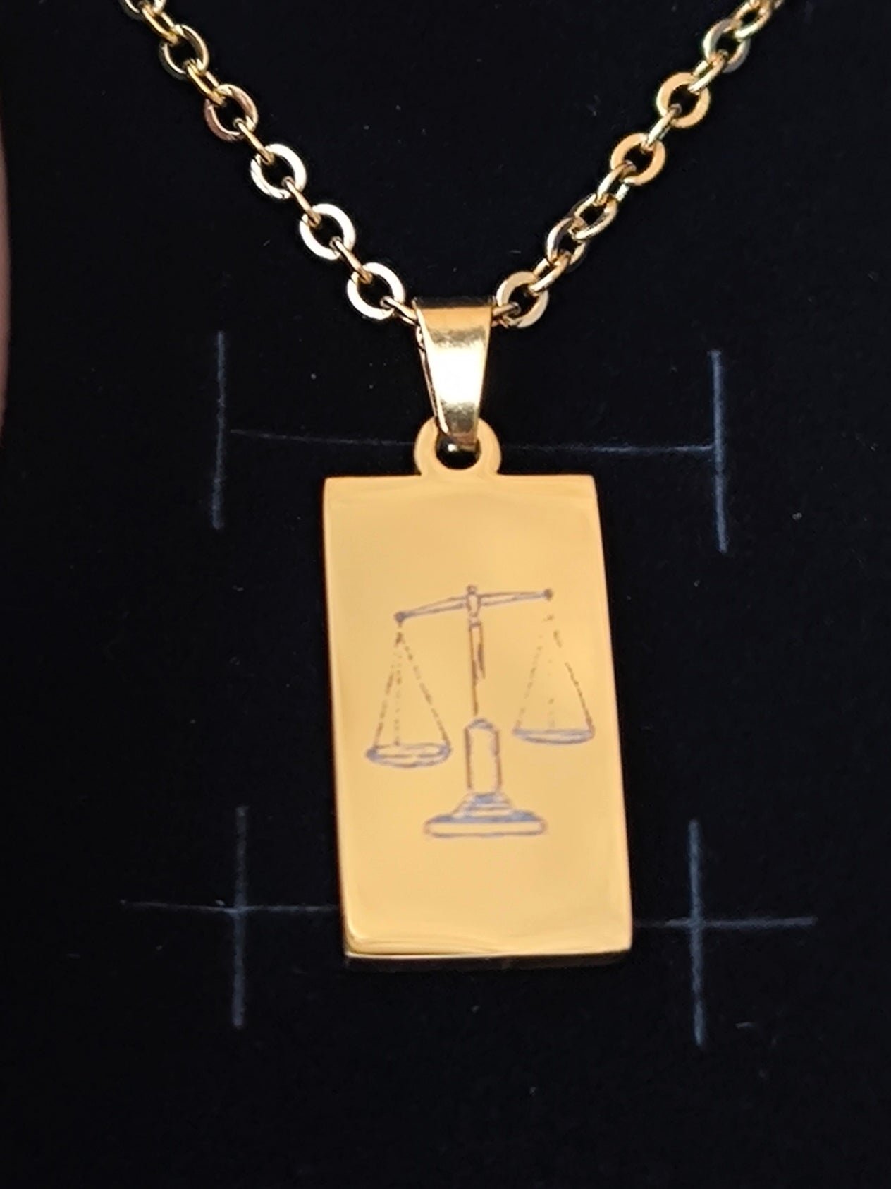 le pendentif lingot balance