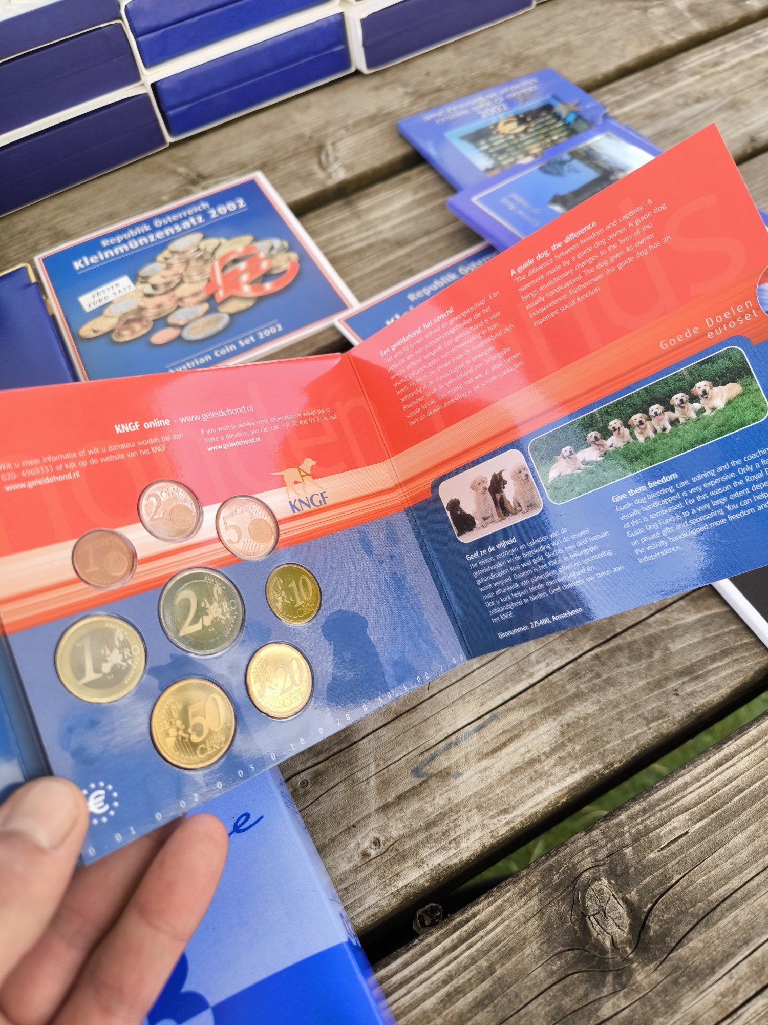 Coffret Pays-Bas 2002 — Édition Caritative « Goede Doelen », Fonds Royal Néerlandais des Chiens Guides (KNGF) - Image 3