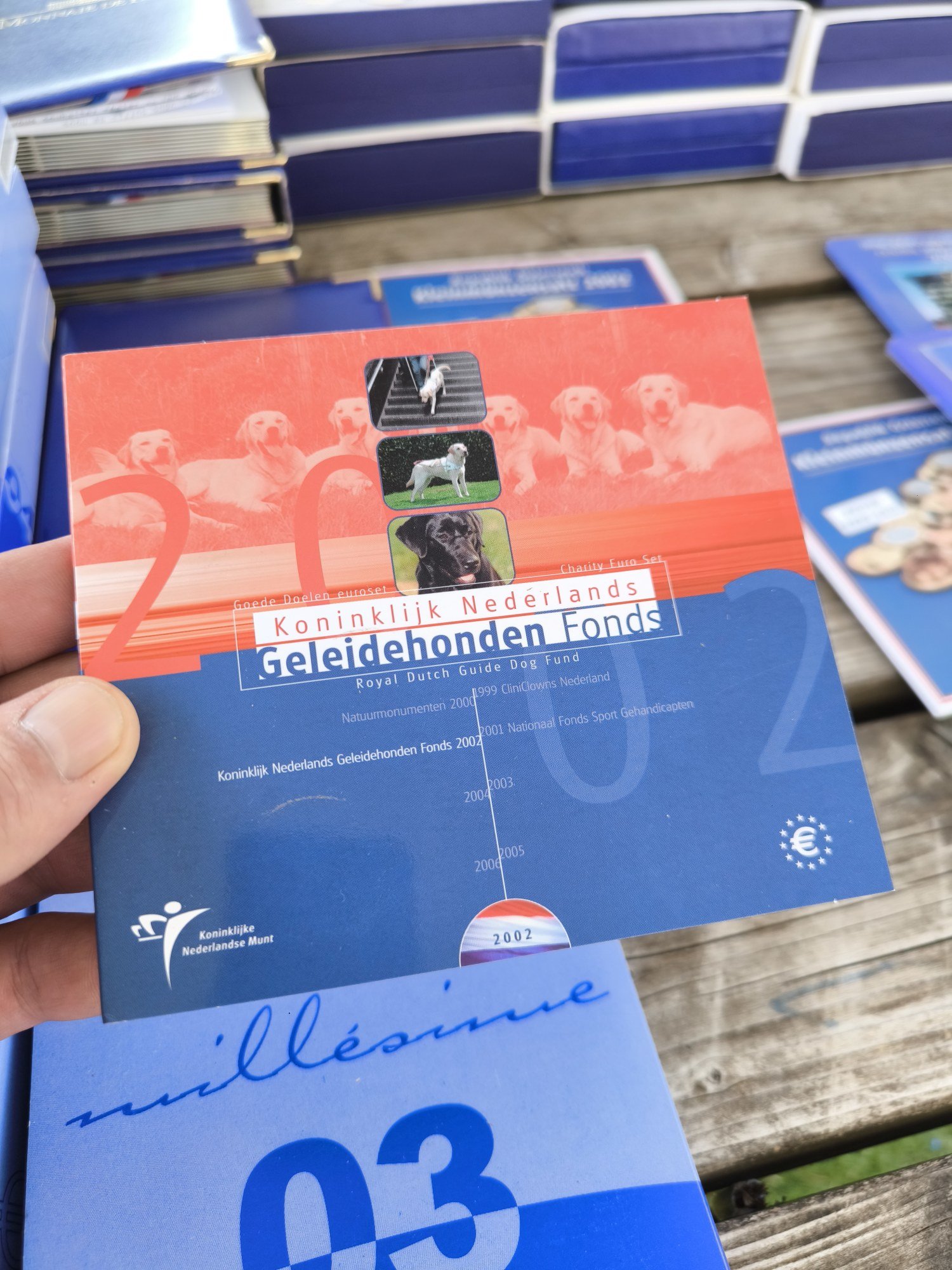 Coffret Pays-Bas 2002 — Édition Caritative « Goede Doelen », Fonds Royal Néerlandais des Chiens Guides (KNGF)
